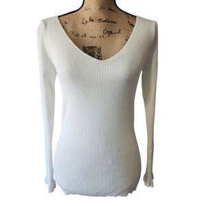 Chelsea28 Long Sleeve V-Neck Ribbed Stretchy White Sweater - M